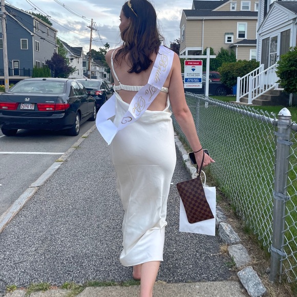 L’academie Rumi Dress in Ivory. Gorgeous ! - Picture 3 of 4